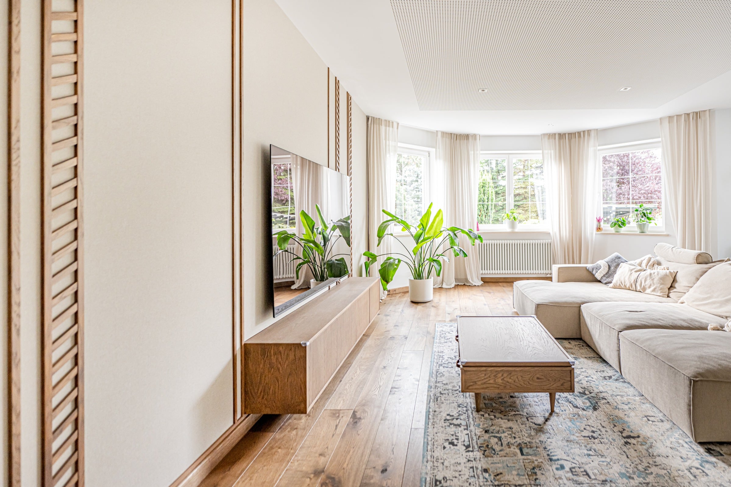 Soundwall &mdash; ściana telewizyjna z ukrytymi głośnikami, Wrocław