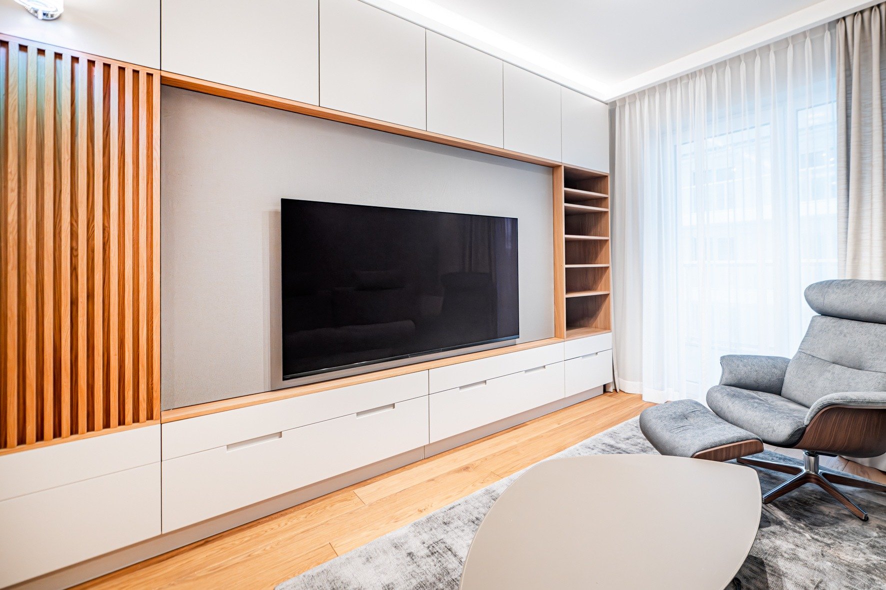 Apartament Prywatny, Soundwall Mini &mdash; głośniki ukryte w zabudowie meblowej, Wrocław, Polska &mdash; widok 1
